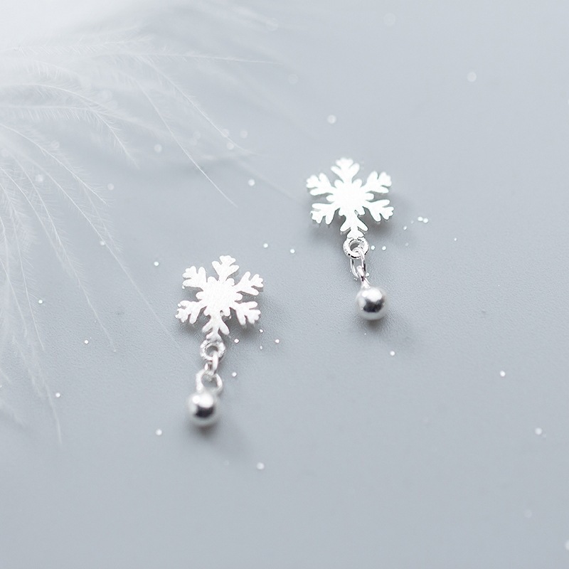 Brushed snowflake earrings for women, Korean version, fresh and sweet, Sen series, silver plated beads, small earrings, Christmas earrings wholesale-3