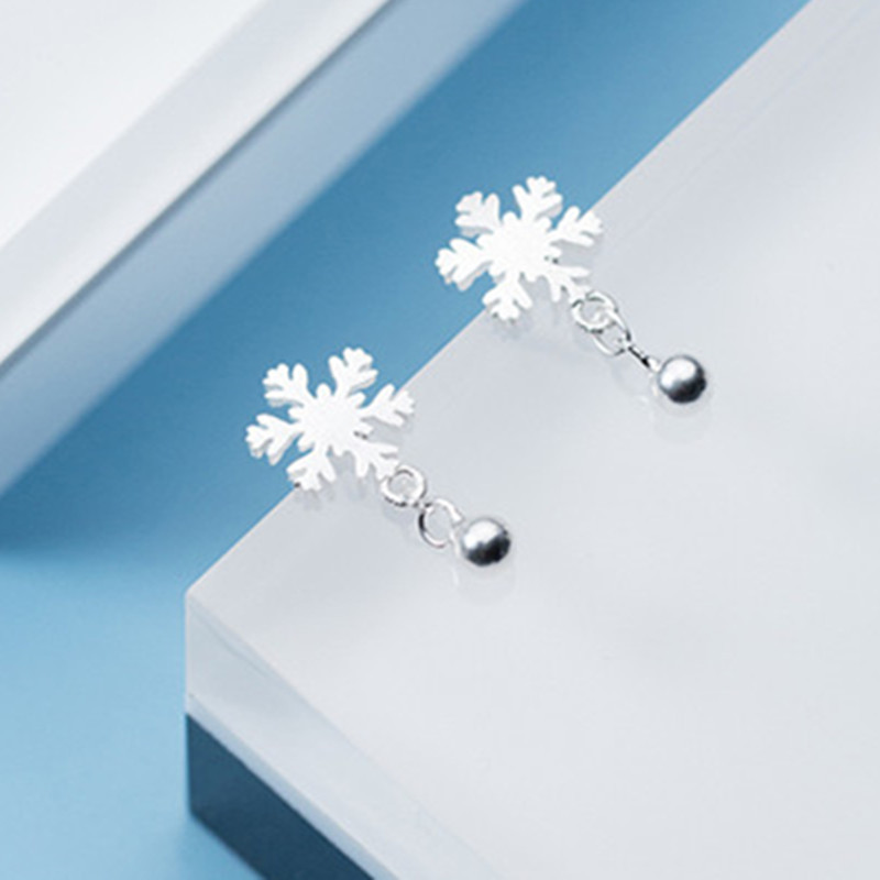 Brushed snowflake earrings for women, Korean version, fresh and sweet, Sen series, silver plated beads, small earrings, Christmas earrings wholesale-1