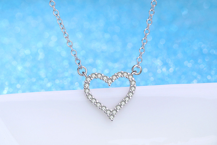 Zircon inlaid love necklace from Japan and South Korea, sweet and elegant women\'s peach heart collarbone chain, fashionable hollow heart shaped pendant-2