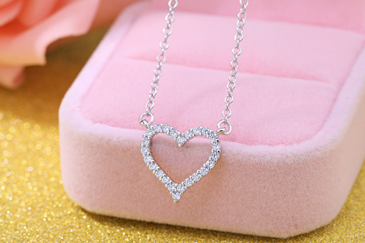 Zircon inlaid love necklace from Japan and South Korea, sweet and elegant women\'s peach heart collarbone chain, fashionable hollow heart shaped pendant-1