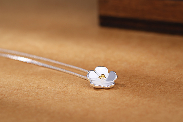Small fresh flower necklace INS ethnic style student internet celebrity temperament versatile flower pendant collarbone chain wholesale-1