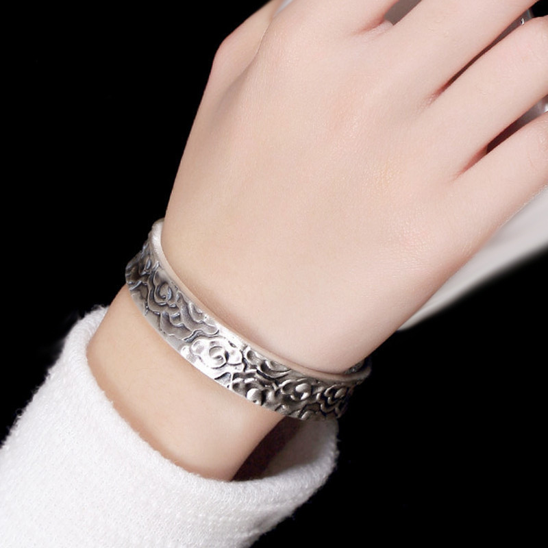 Handmade atmospheric carved retro couple bracelets with fashionable trends, light luxury plated Thai silver auspicious cloud bracelets available in stock-3