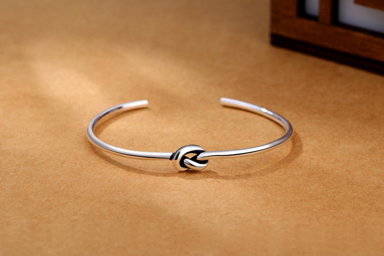 Knot heart bracelet with European and American personality, trendy design, simple temperament, single knot bracelet, foreign trade source wholesale-1