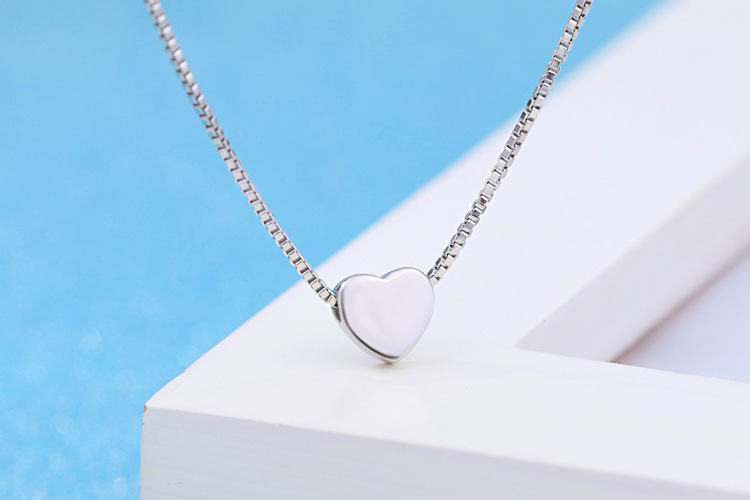 Sweet Love Necklace with Student Personality and Temperament Short Style Smooth and Compact Heart Shaped Pendant Clavicle Chain Foreign Trade Source-1