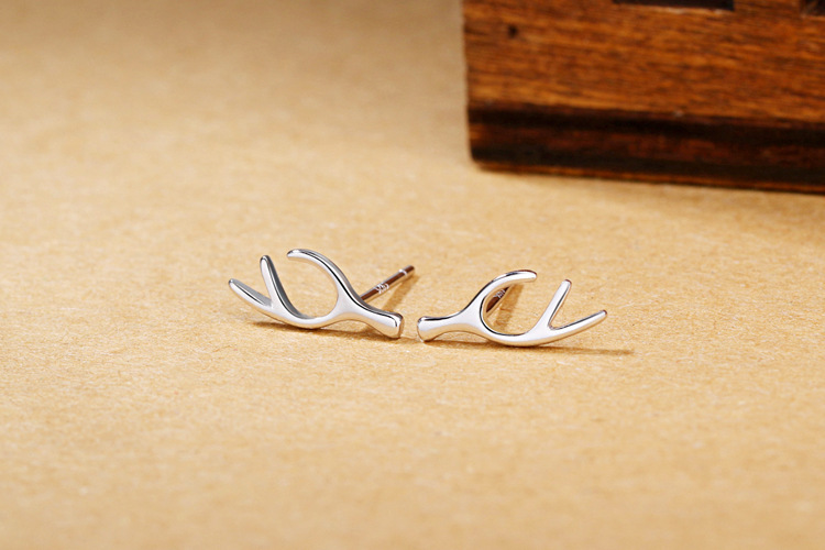 Forest style deer antler earrings INS Korean personalized art student sweet and versatile small earrings Christmas gift wholesale-1