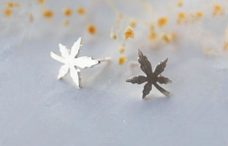 Creative Maple Leaf Earnail Temperament Student Versatile INS Sweet Silver Plated Compact Brushed Leaf Earnail E-commerce Source-1