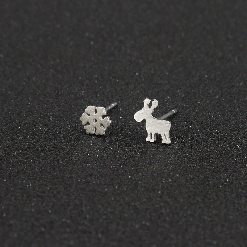 Mini and compact deer snowflake earrings cute, fresh, sweet, simple, silver plated asymmetrical earrings Christmas gift-1