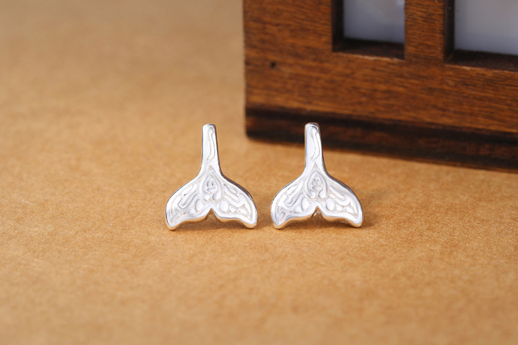 Creative mermaid fishtail earrings Individuality student online red temperament simple silver plated fishtail earrings Source wholesale-1