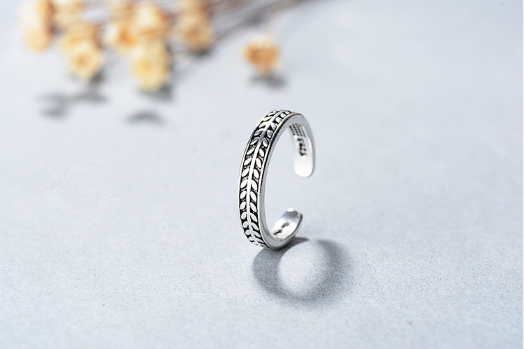 Olive Leaf Ring, Japanese and Korean minimalist trendsetter, versatile student, silver plated retro vintage vintage leaf ring, e-commerce source-1