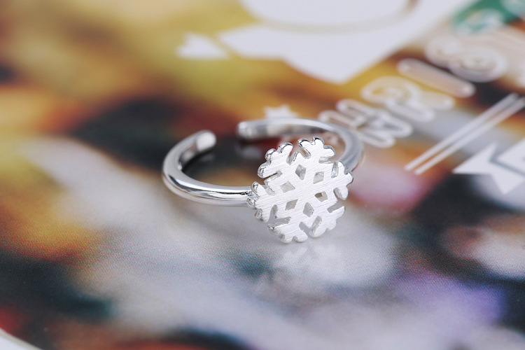 Minimally designed flower opening ring with adjustable size, Christmas snowflake brushed cute ring bracelet, e-commerce source-1