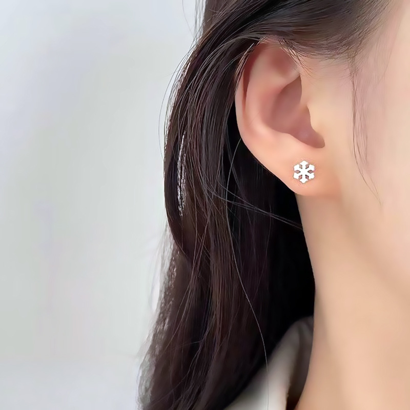 Minimally designed snowflake earrings from South Korea INS, with a unique and versatile personality. Forest style, fresh and creative floral earrings are available for e-commerce-2 Minimally designed snowflake earrings from South Korea INS, with a unique and versatile personality. Forest style, fresh and creative floral earrings are available for e-commerce-2